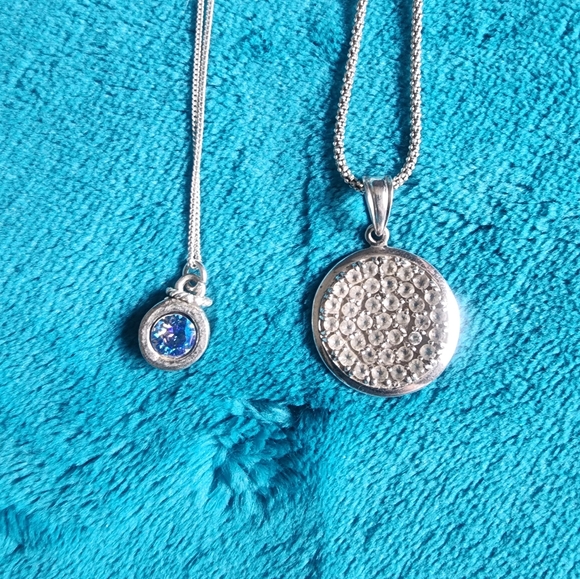 Source Unknown Jewelry - Elegant Sterling Silver and Blue Pendant Necklace Set